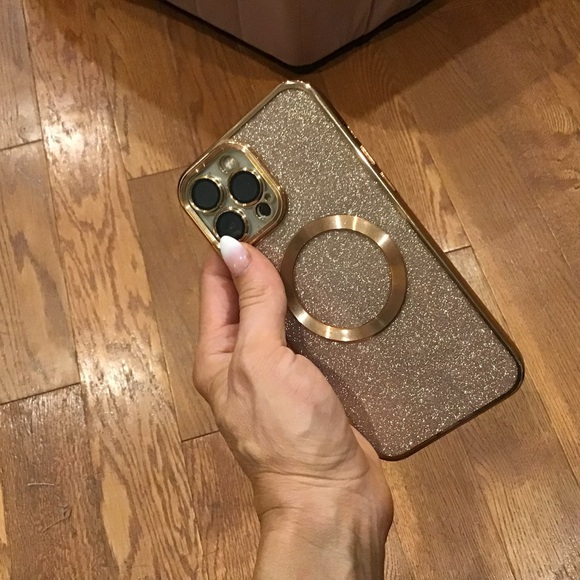 Brand New iPhone 13 Pro Max magnetic case - Picture 3 of 4